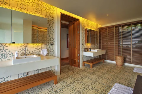 Twin basin bathrooms, soft towels and plenty of toiletries space