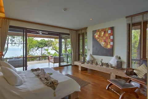 Bedroom with ocean views and a balcony to enjoy the sea breeze