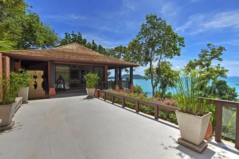 Welcome to your wow wow wow arrival view. Breath taking.